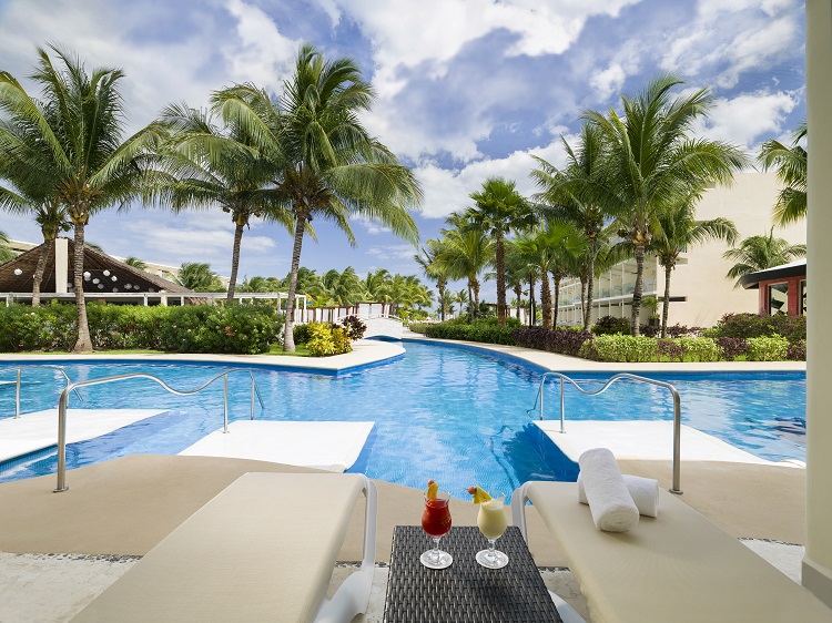 AZS_Jacuzzi_Jr_Swim_Up_Suite_2121_Room_View Featured Resort of the Week: Azul Sensatori Mexico