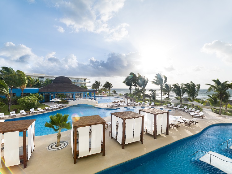 Resort view of Azul Beach Resort Riviera Cancun in Mexico