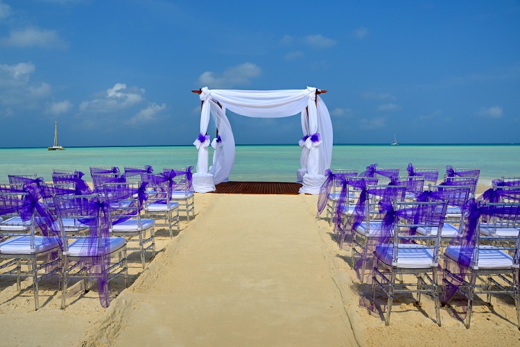 Beach wedding ceremony at Barcelo Aruba