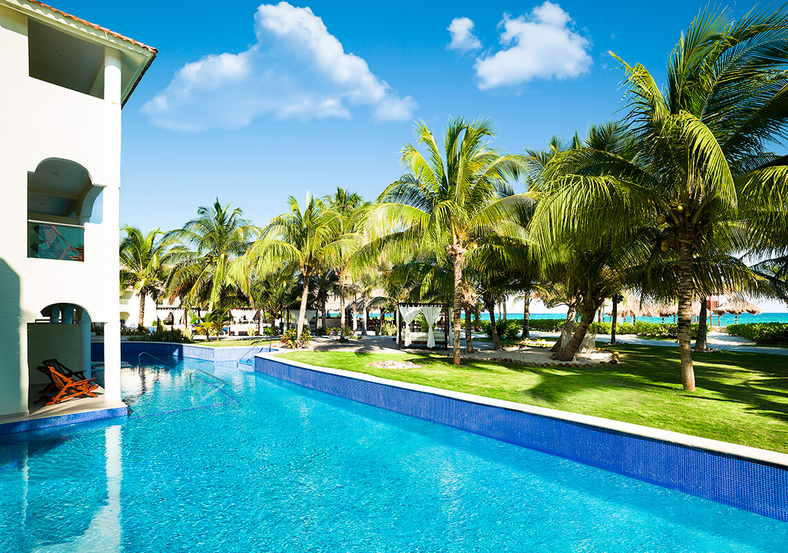 El Dorado Royale swim up suite