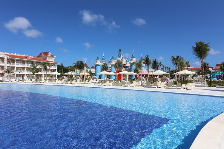 Swimming pool at Fantasia Bahia Principe Punta Cana