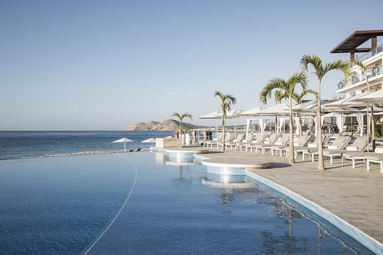 Infinity pool at Le Blanc Spa Resort Los Cabos