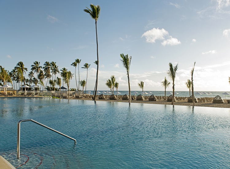 Infinity pool at Sensatori Punta Cana in the Dominican Republic