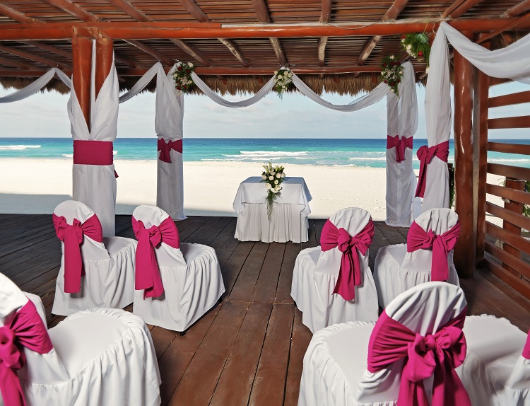 Oceanfront wedding ceremony at Iberostar Cancun Star Prestige in Mexico