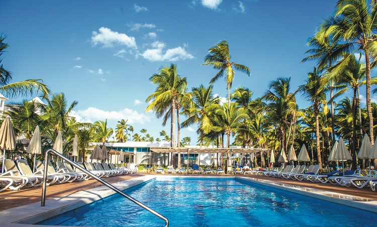 Swimming pool at Riu Palace Macao in Punta Cana