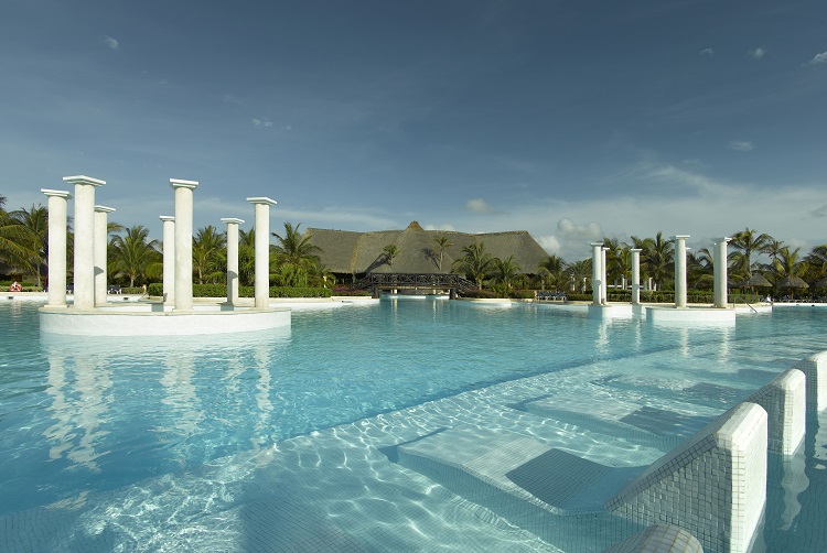 Swimming pool at Grand Palladium Colonial Resort & Spa in Mexico