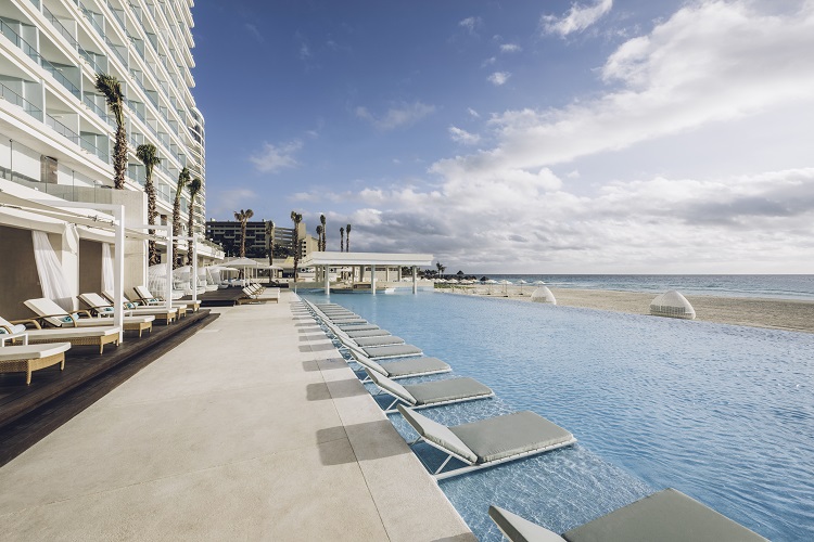 Oceanfront pool at Iberostar Cancun Star Prestige in Mexico