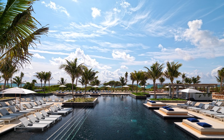 Swimming pool at UNICO 20°87° in Riviera Maya