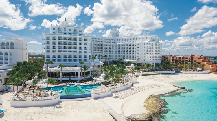 Aerial view of Riu Palace Las Americas in Cancun