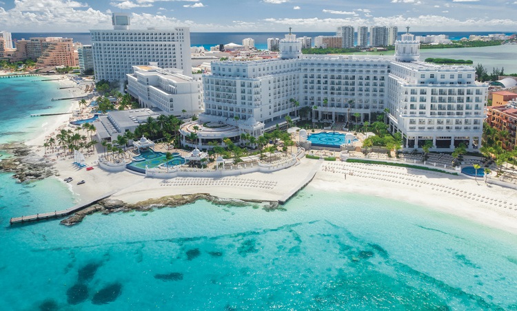 Aerial view of Riu Palace Las Americas in Cancun