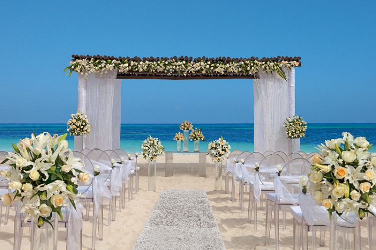 sands-02_EDC Destination Wedding Vow Renewal Resorts