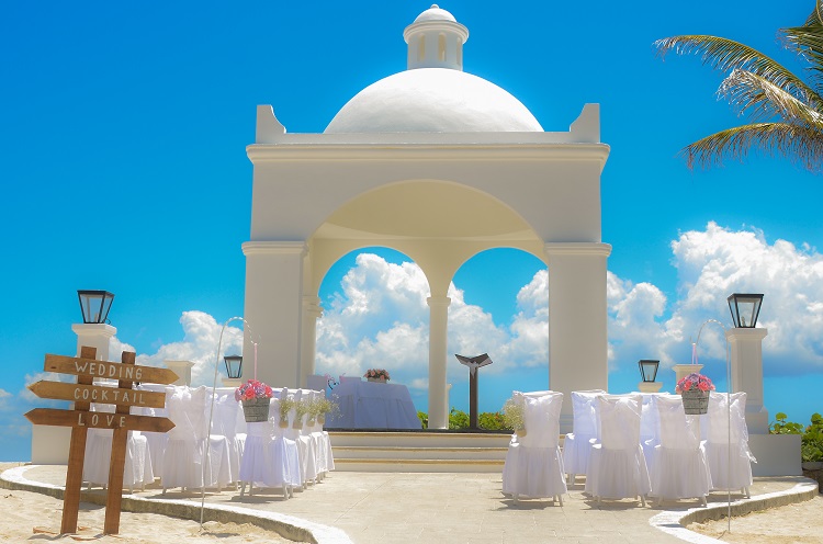 Wedding ceremony at Grand Bahia Principe Tulum in Mexico