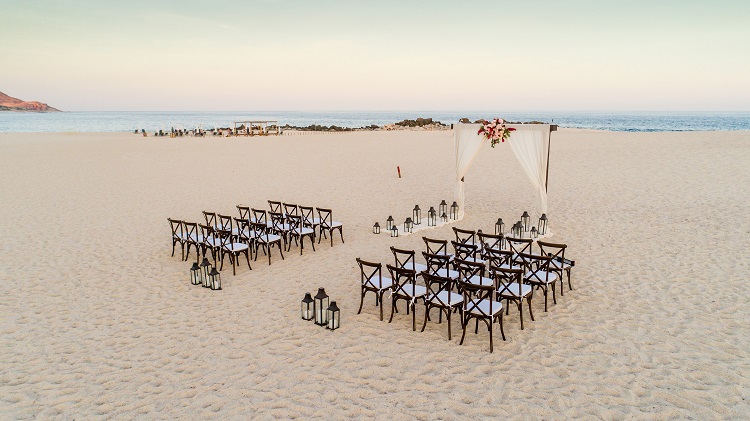 beach wedding ceremony at Pardisus Los Cabos in Mexico